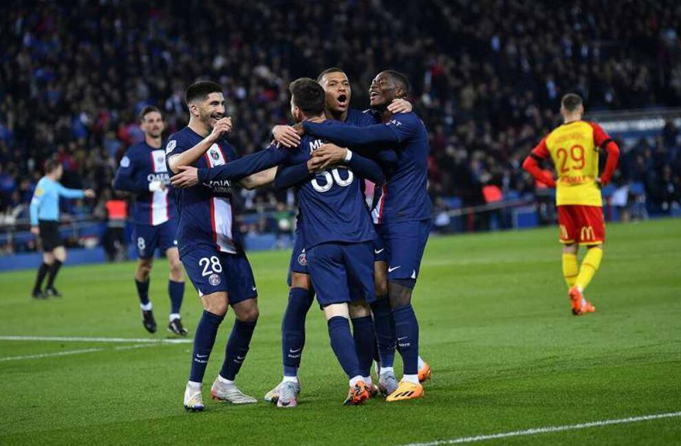 英雄联盟电竞-关于赛地聚焦——荷甲今晚热度飙升，圣安东尼奥马刺单刀错失，球迷炸锅，球队文化再被提及的信息